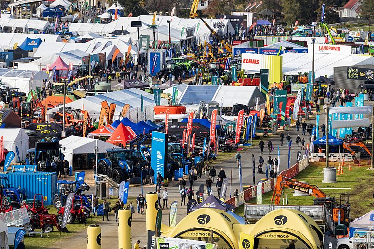 2704 General Crowds Day2 Fieldays 13 Jun2024 3600px