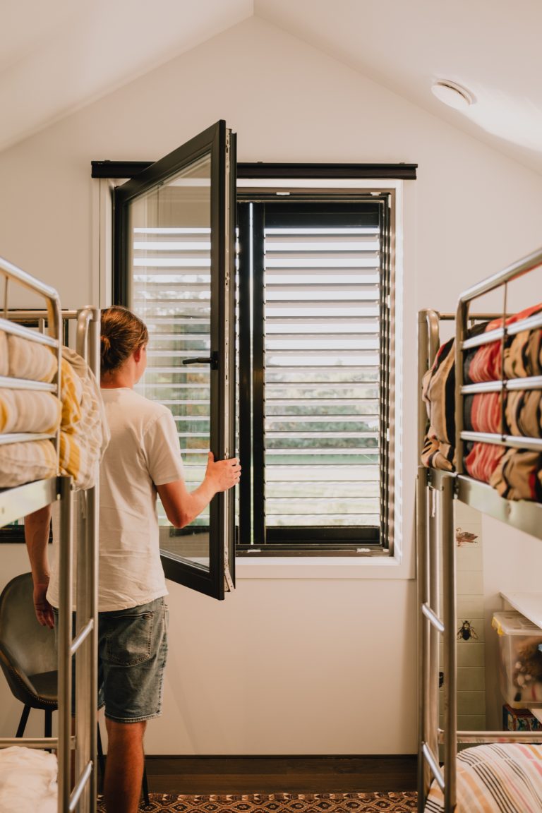 Four Corners - Image 5