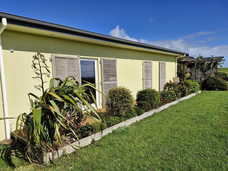 Taranaki Hurworth - Image 1