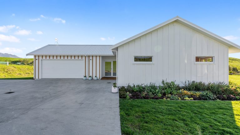 Taranaki Egmont Village - Image 1