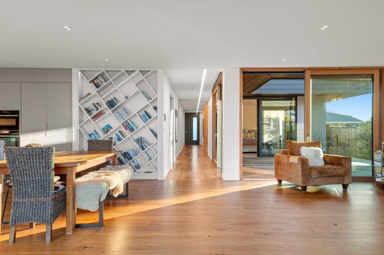 Lakeview Rotorua hall to door