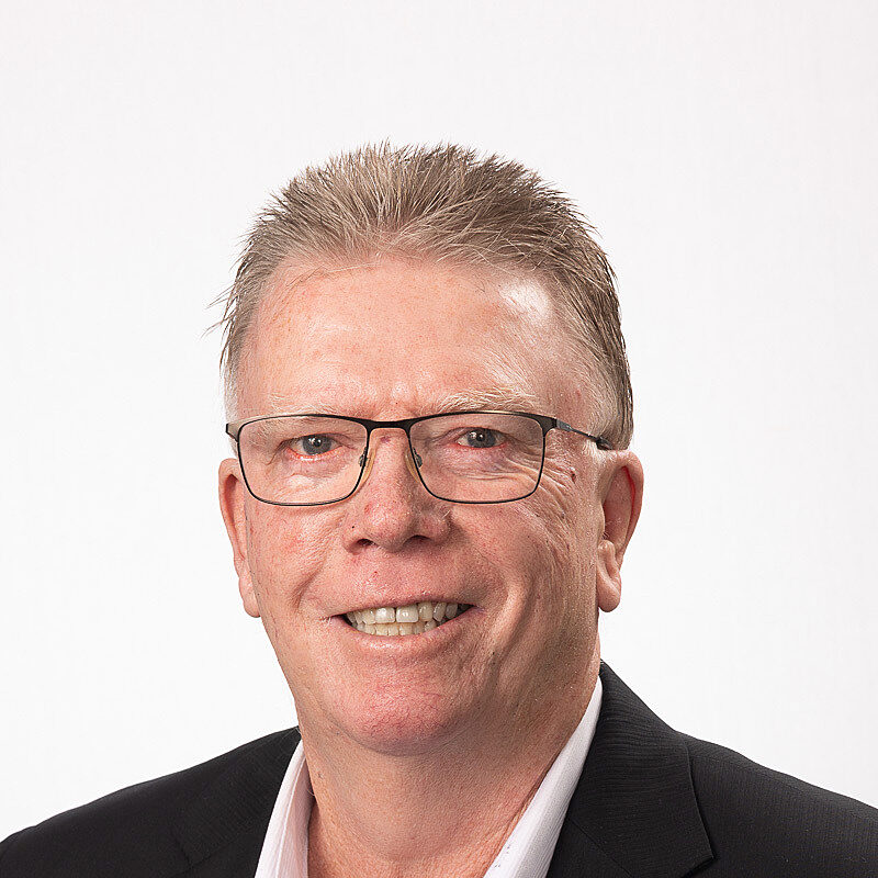 STEVE BAKER